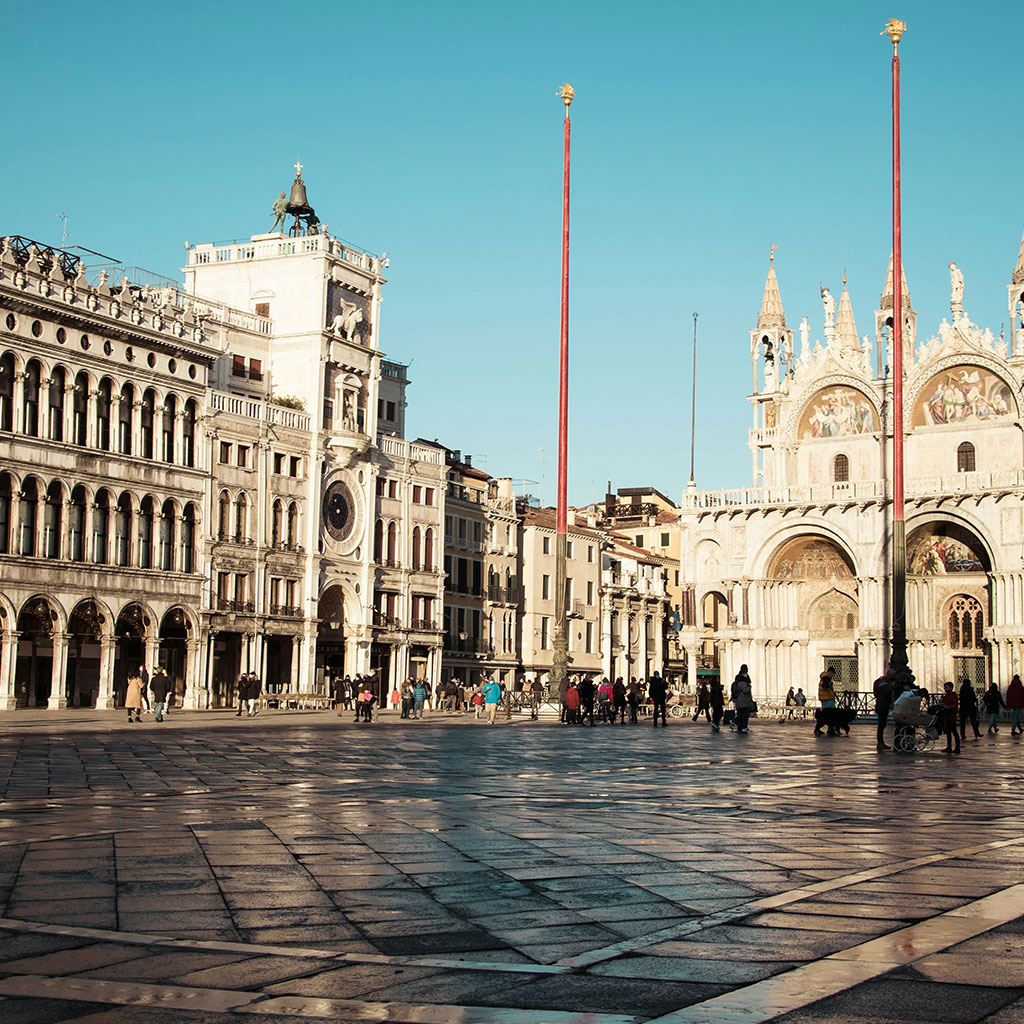 Ein Ausschnitt des Markusplatzes in Venedig